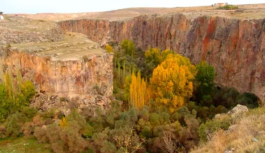 ıhlara valley top view