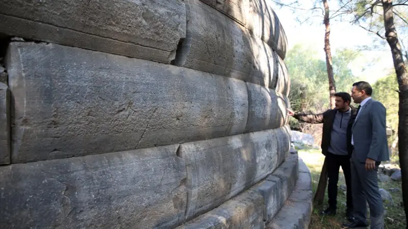 ancient tumulus in kusadasi 