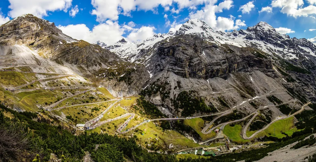 5 roads in Italy to ride